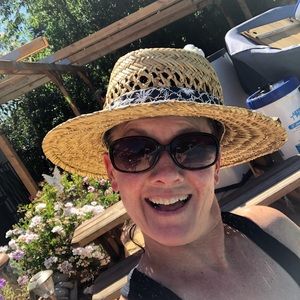 Meet your Posher, Laura